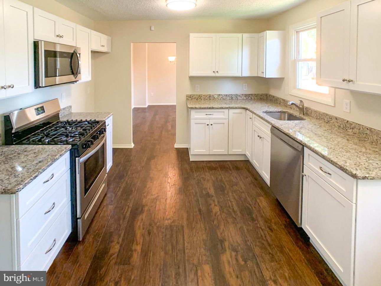 10 Roanoke Road Clementon, NJ 08021 - Photo 3 of 28