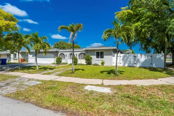 $625,000 | 1301 North 74th Terrace, Hollywood, FL 33024