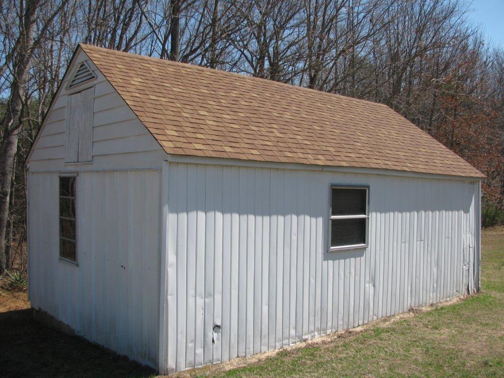 4348 Old Mine Road Gretna, VA 24557 - Photo 20 of 29 a backyard of a house