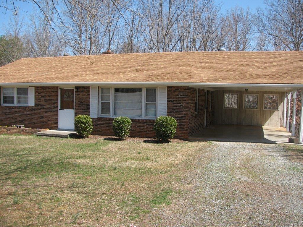 4348 Old Mine Road Gretna, VA 24557 - Photo 23 of 29 a backyard of a house