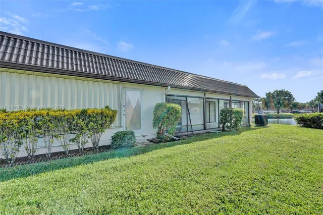 a view of a house with backyard and garden