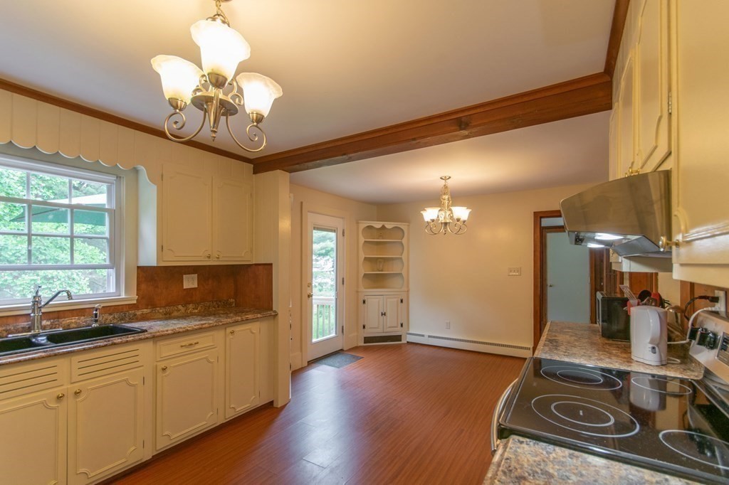 37 Mountain Road Holyoke, MA 01040 - Photo 11 of 39