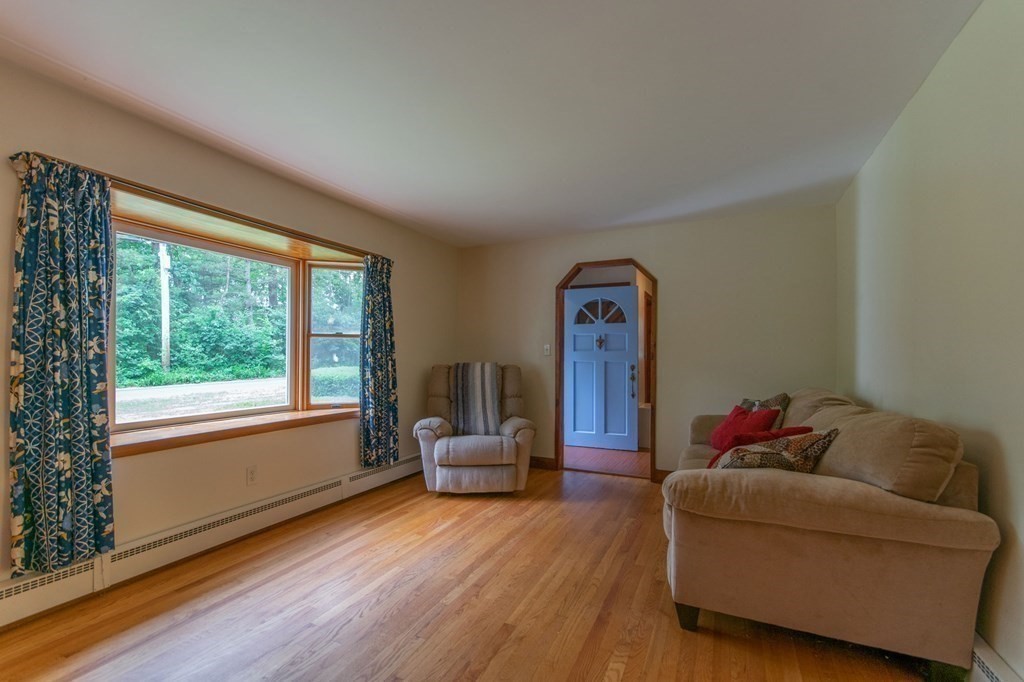 37 Mountain Road Holyoke, MA 01040 - Photo 13 of 39