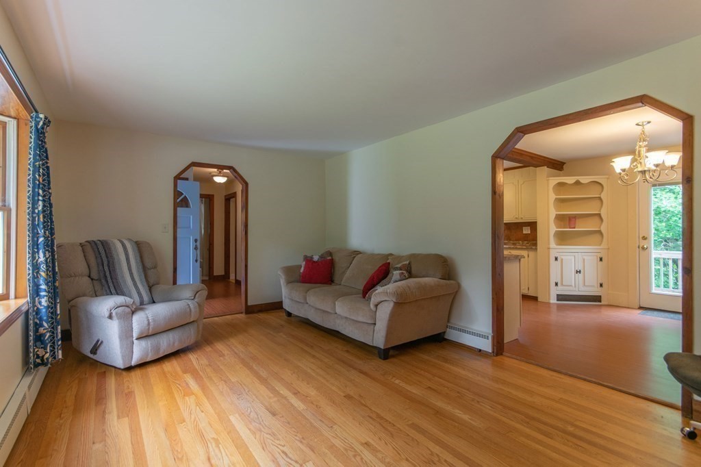 37 Mountain Road Holyoke, MA 01040 - Photo 14 of 39