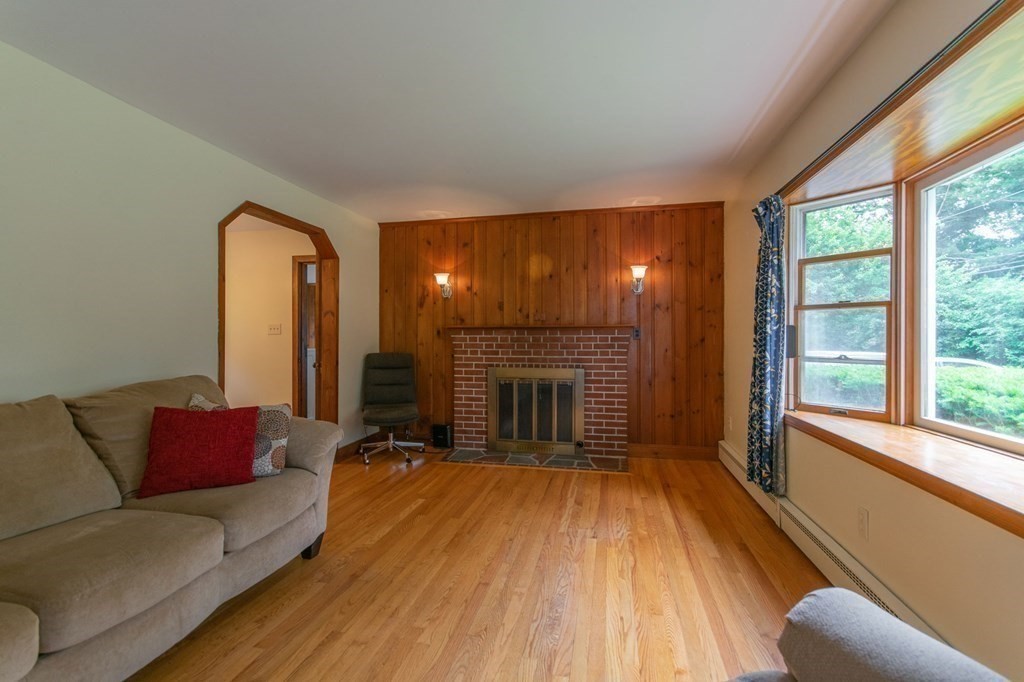 37 Mountain Road Holyoke, MA 01040 - Photo 16 of 39