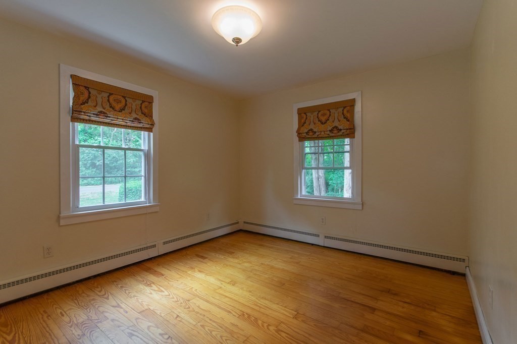 37 Mountain Road Holyoke, MA 01040 - Photo 17 of 39