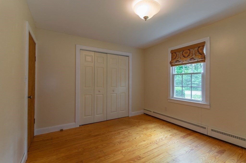 37 Mountain Road Holyoke, MA 01040 - Photo 18 of 39