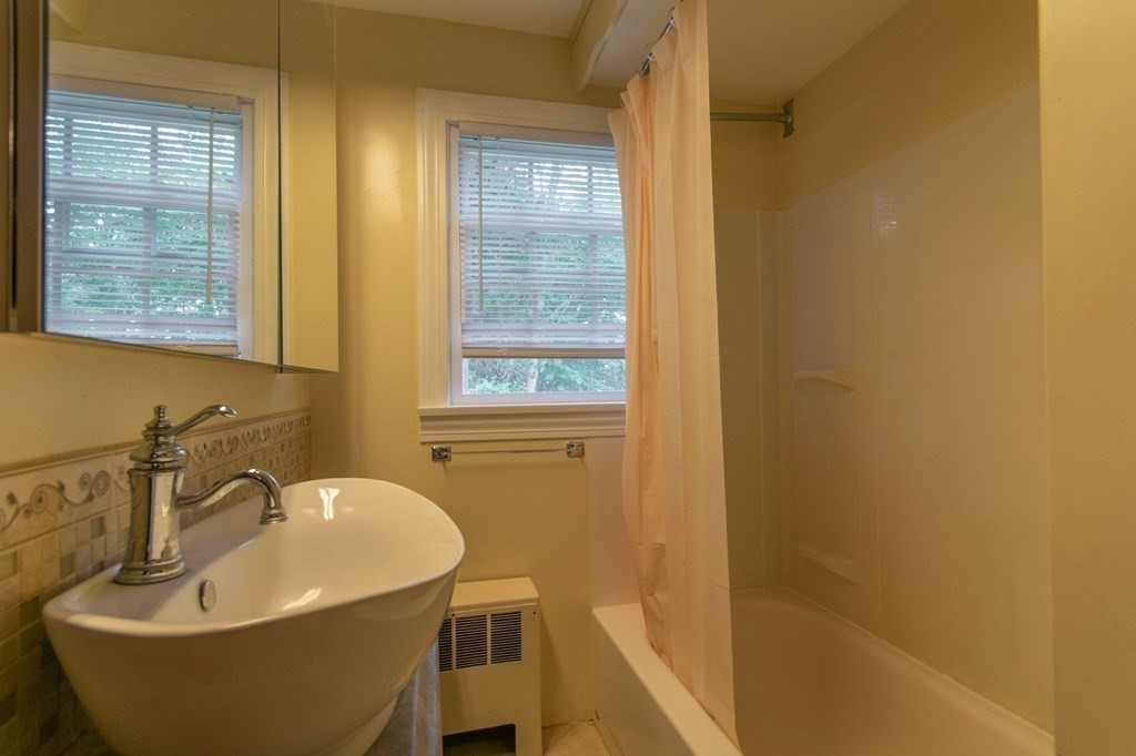 37 Mountain Road Holyoke, MA 01040 - Photo 19 of 39