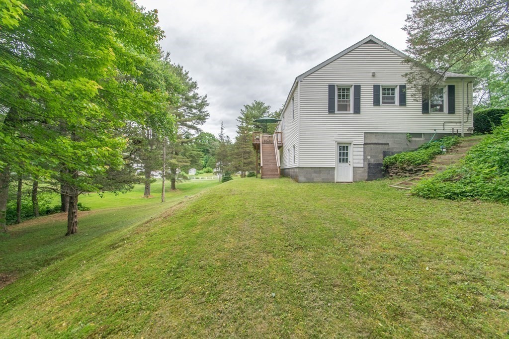 37 Mountain Road Holyoke, MA 01040 - Photo 3 of 39