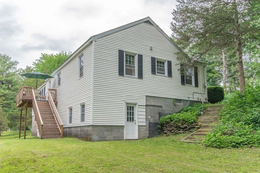 37 Mountain Road Holyoke, MA 01040 - Photo 4 of 39