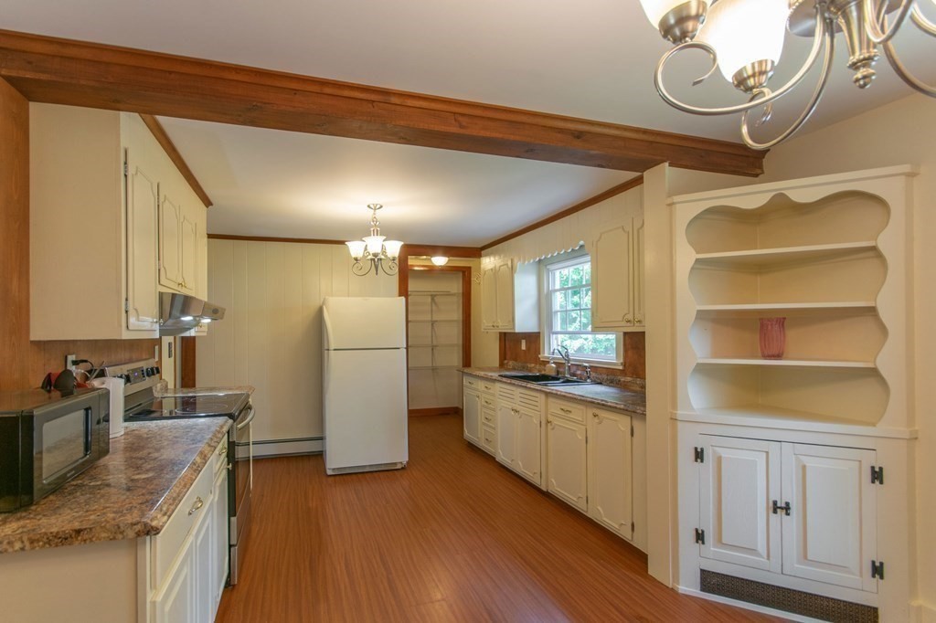 37 Mountain Road Holyoke, MA 01040 - Photo 7 of 39