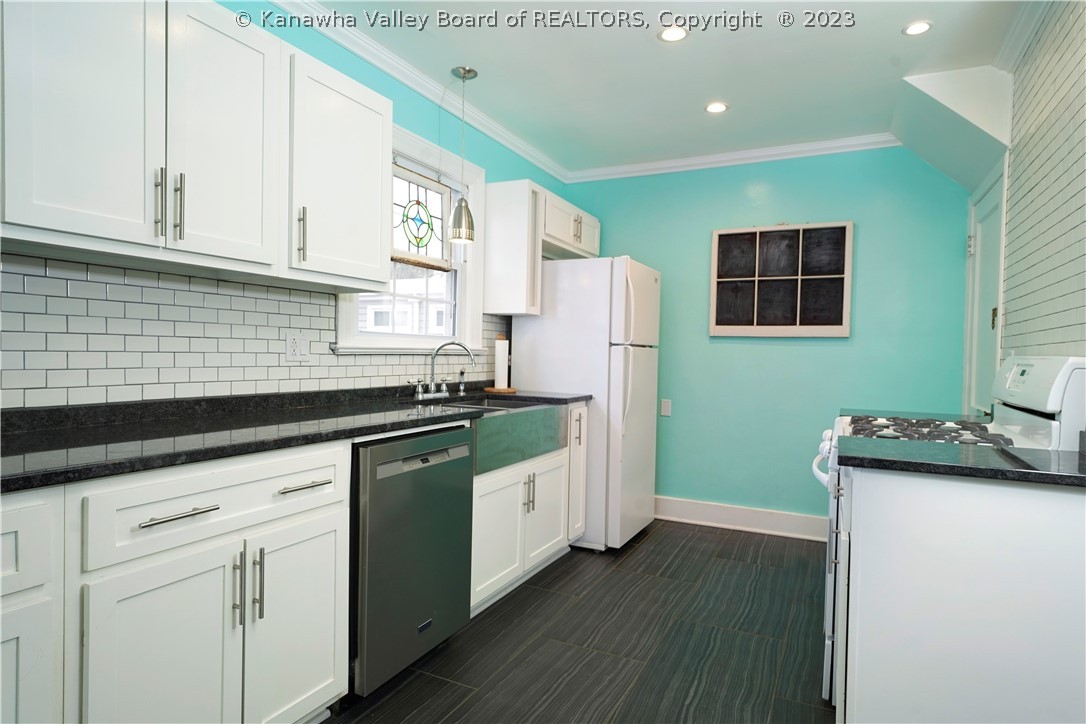 1209 Oakmont Road Charleston, WV 25314 - Photo 9 of 35 Gallery Image 9