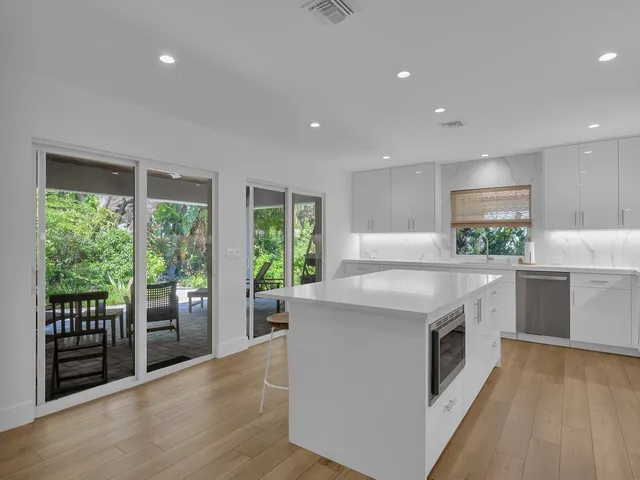 $8,500 | 3902 Sabal Palm Drive, Vero Beach, FL 32963