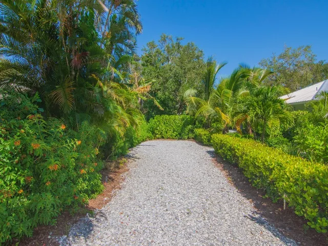 $8,500 | 3902 Sabal Palm Drive, Vero Beach, FL 32963