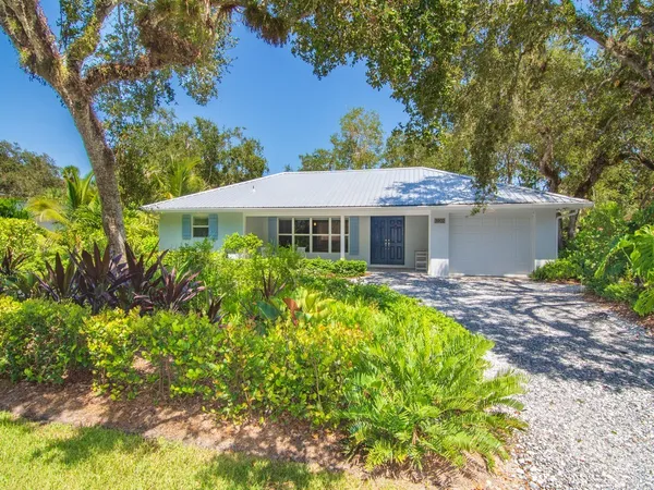 $11,500 | 3902 Sabal Palm Drive, Vero Beach, FL 32963