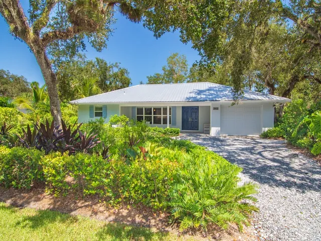 $8,500 | 3902 Sabal Palm Drive, Vero Beach, FL 32963
