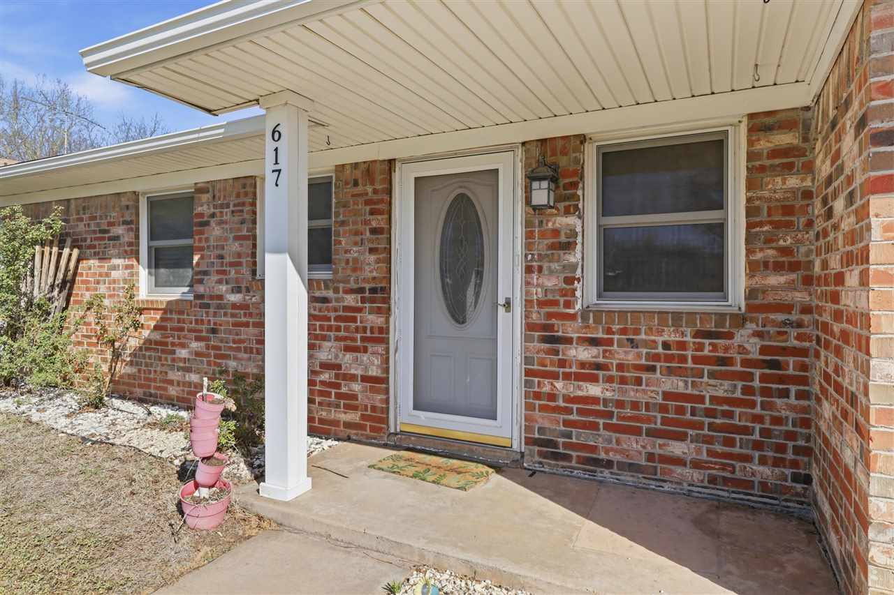 617 Locust Street Perry, OK 73077 - Photo 4 of 50 Gallery Image 4