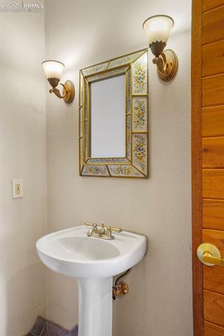 915 Oak Ridge Road Manitou Springs, CO 80829 - Photo 17 of 50 Half Bath on main level, next to laundry area