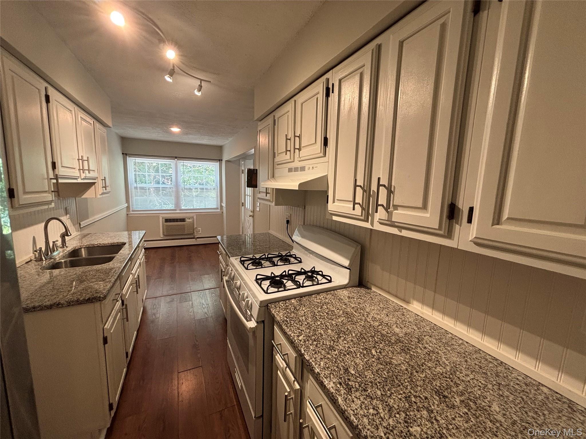 6 Colonial Road, Unit 80 Beacon, NY 12508 - Photo 3 of 13