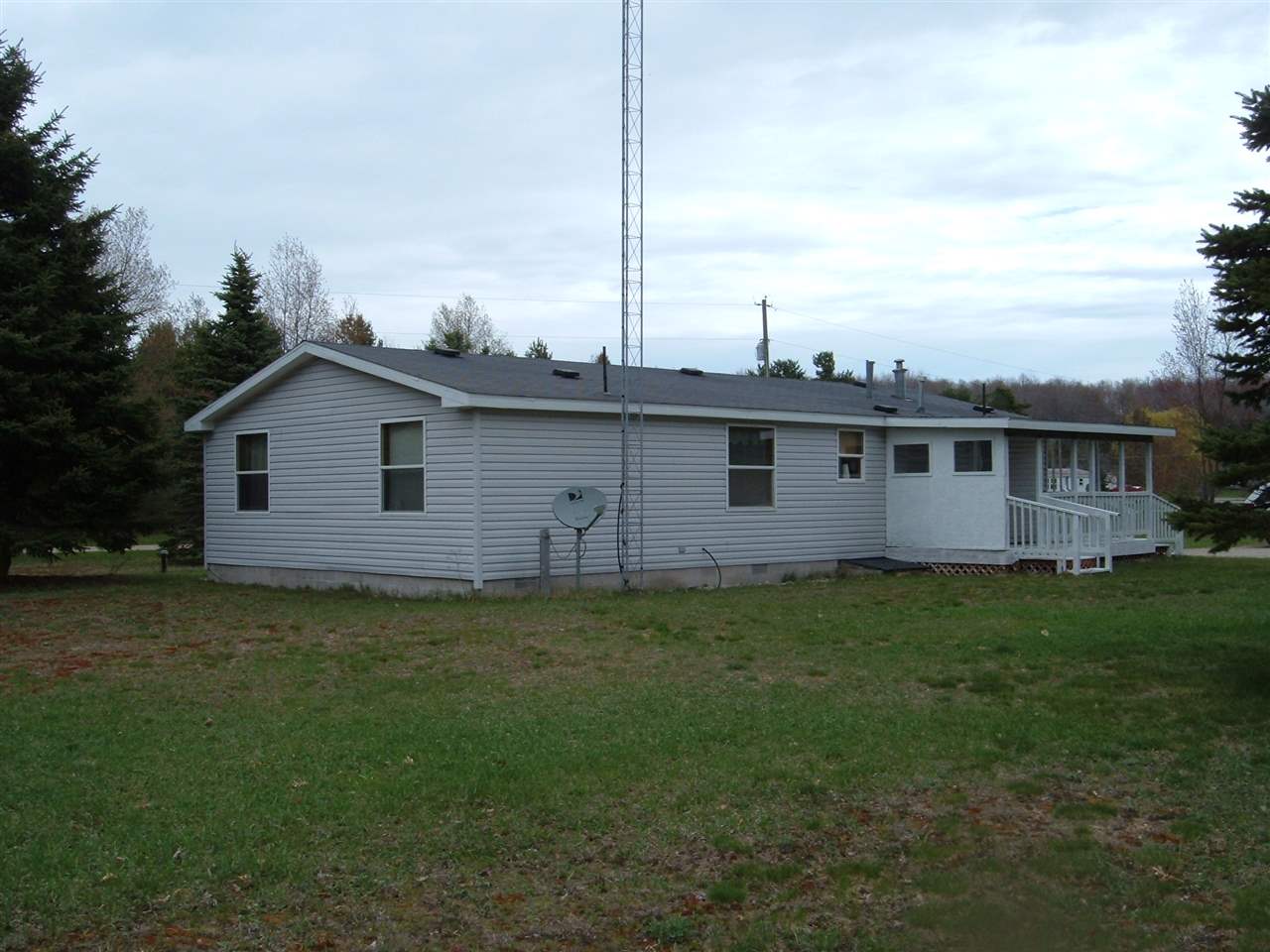 11100 Nichols Road Interlochen, MI 49643 - Photo 15 of 26 1799198-14.JPG