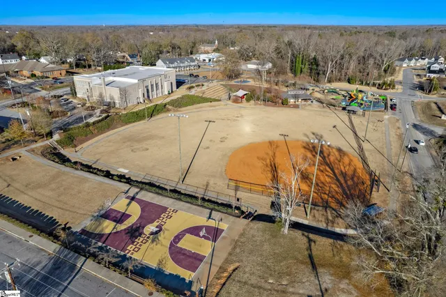 $250,000 | 744 Parkside Drive, Woodruff, SC 29388