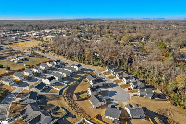 $250,000 | 744 Parkside Drive, Woodruff, SC 29388