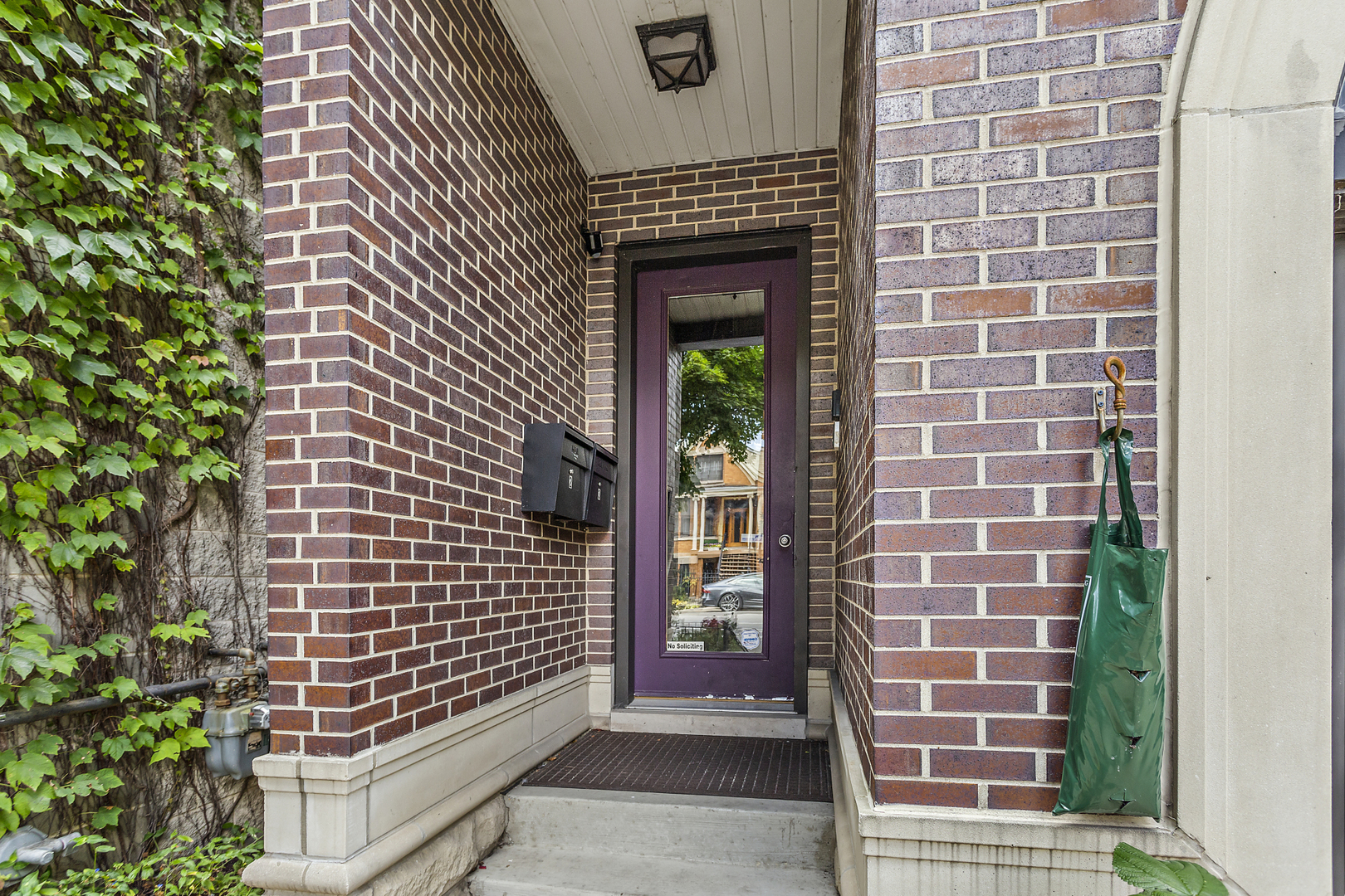 2213 West Roscoe Street, Unit 2 Chicago, IL 60618 - Photo 2 of 34