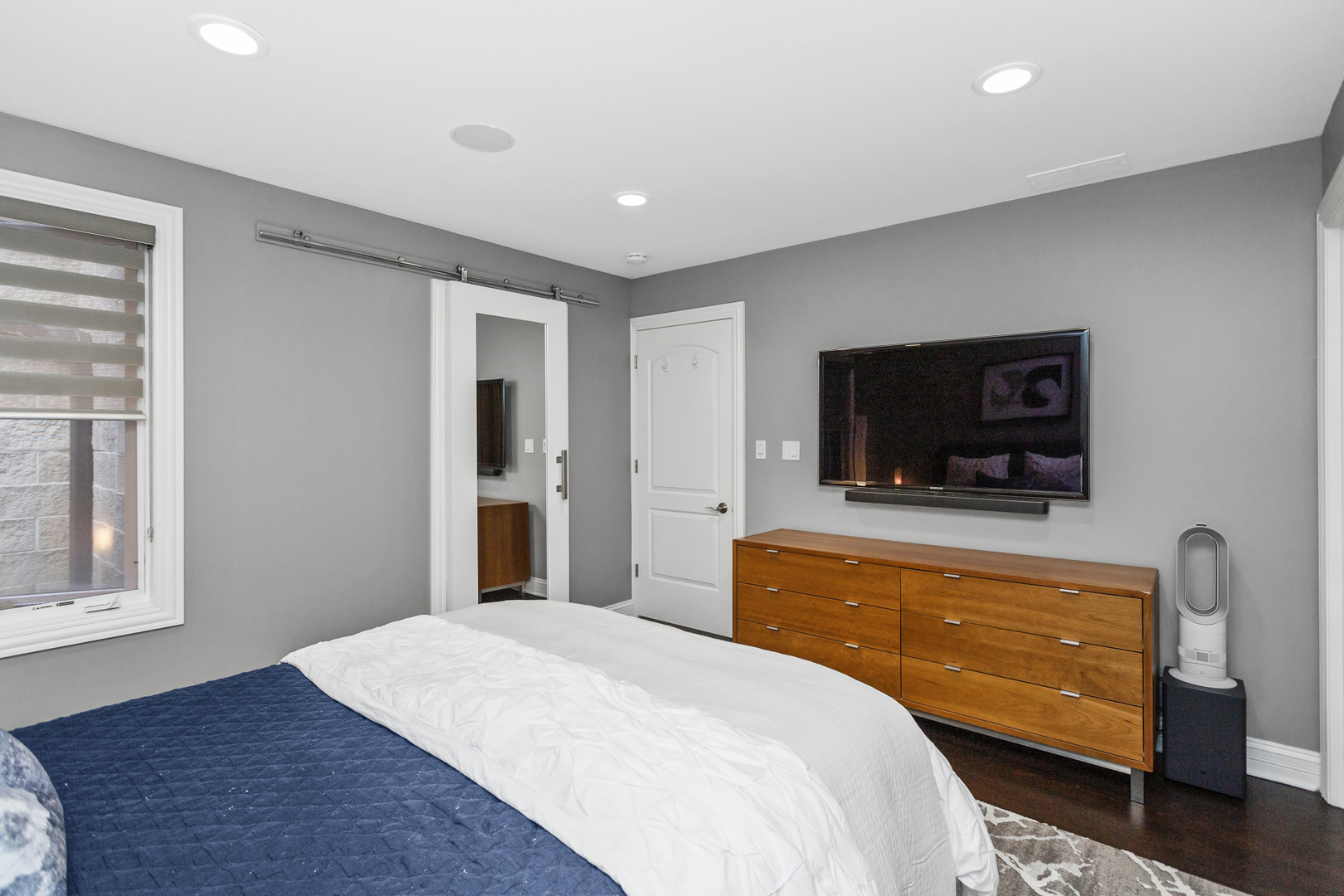 2213 West Roscoe Street, Unit 2 Chicago, IL 60618 - Photo 21 of 34