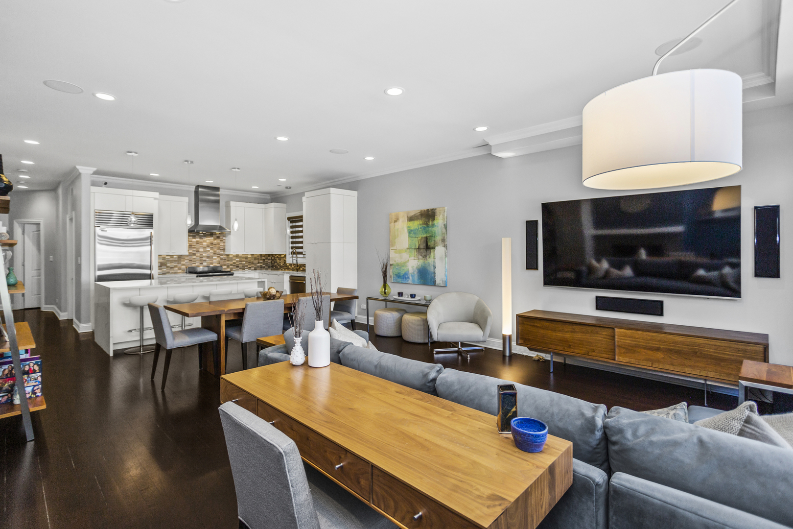 2213 West Roscoe Street, Unit 2 Chicago, IL 60618 - Photo 5 of 34