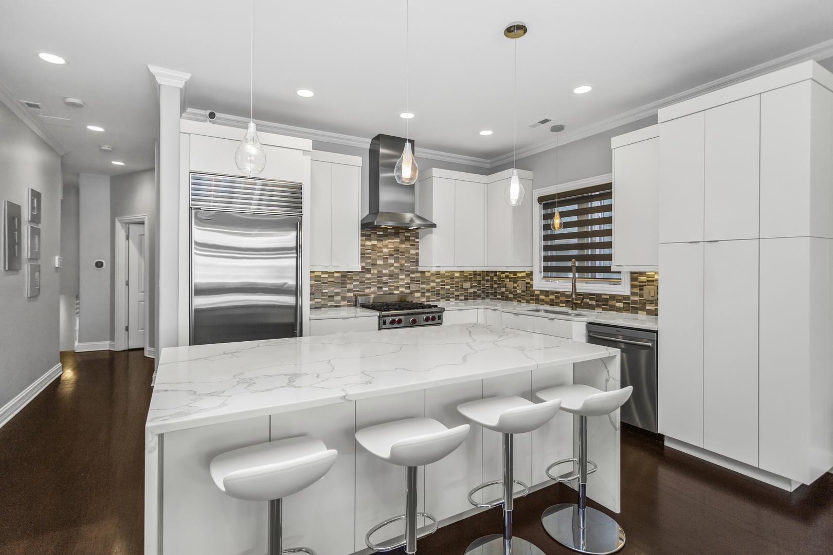 2213 West Roscoe Street, Unit 2 Chicago, IL 60618 - Photo 10 of 34