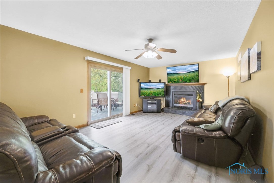 30272 Bates Road Perrysburg, OH 43551 - Photo 8 of 47 Spacious Living Room