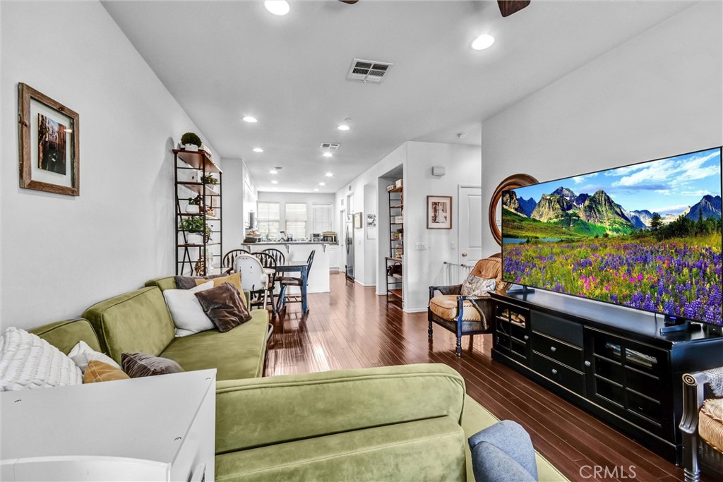 827 East Promenade, Unit E Azusa, CA 91702 - Photo 7 of 32