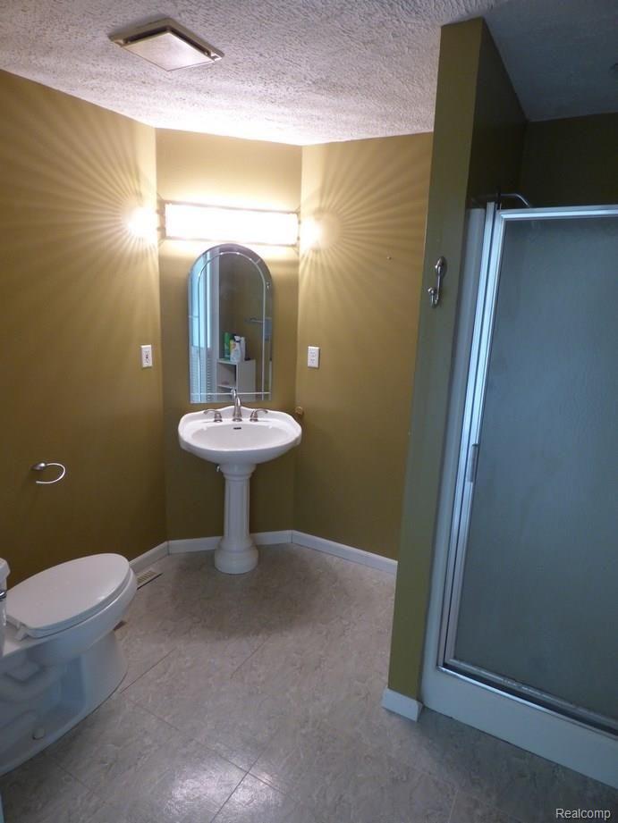 3153 Willet Avenue Rochester, MI 48309 - Photo 20 of 31 P1070931.jpg