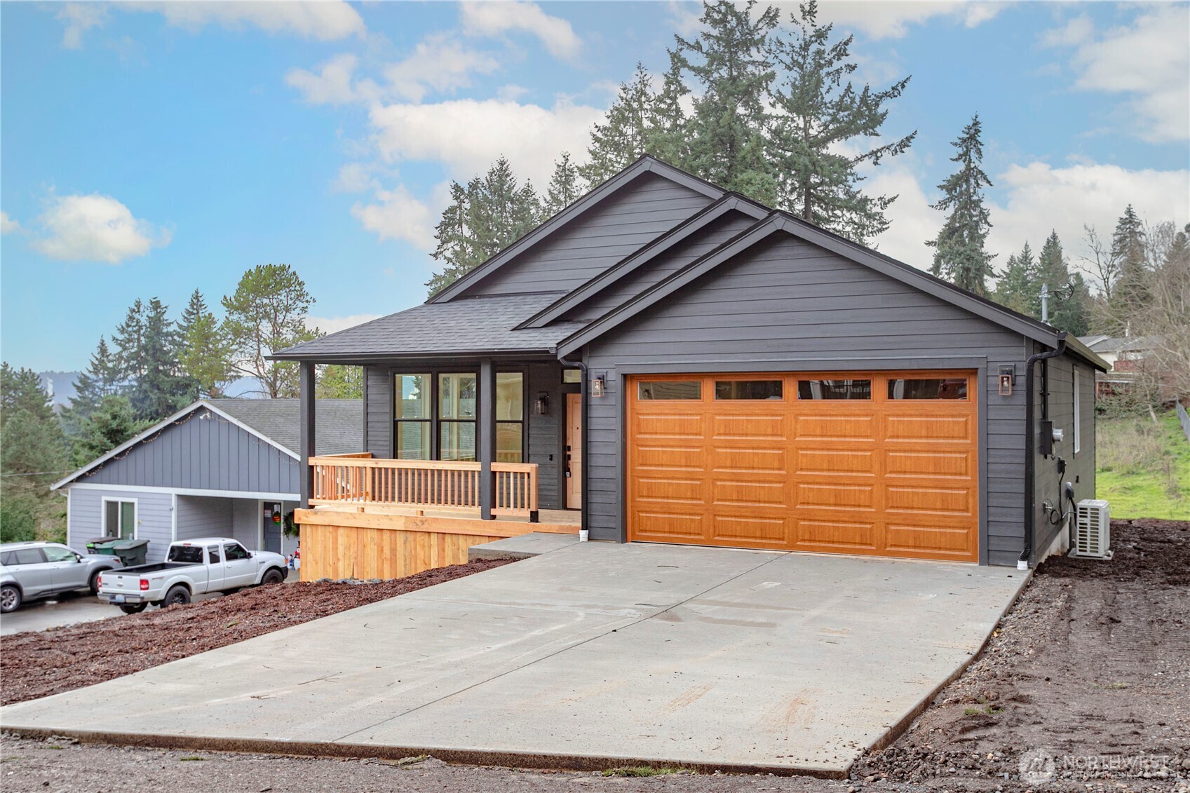 2333 West Castleman Street Longview, WA 98632 - Photo 1 of 37