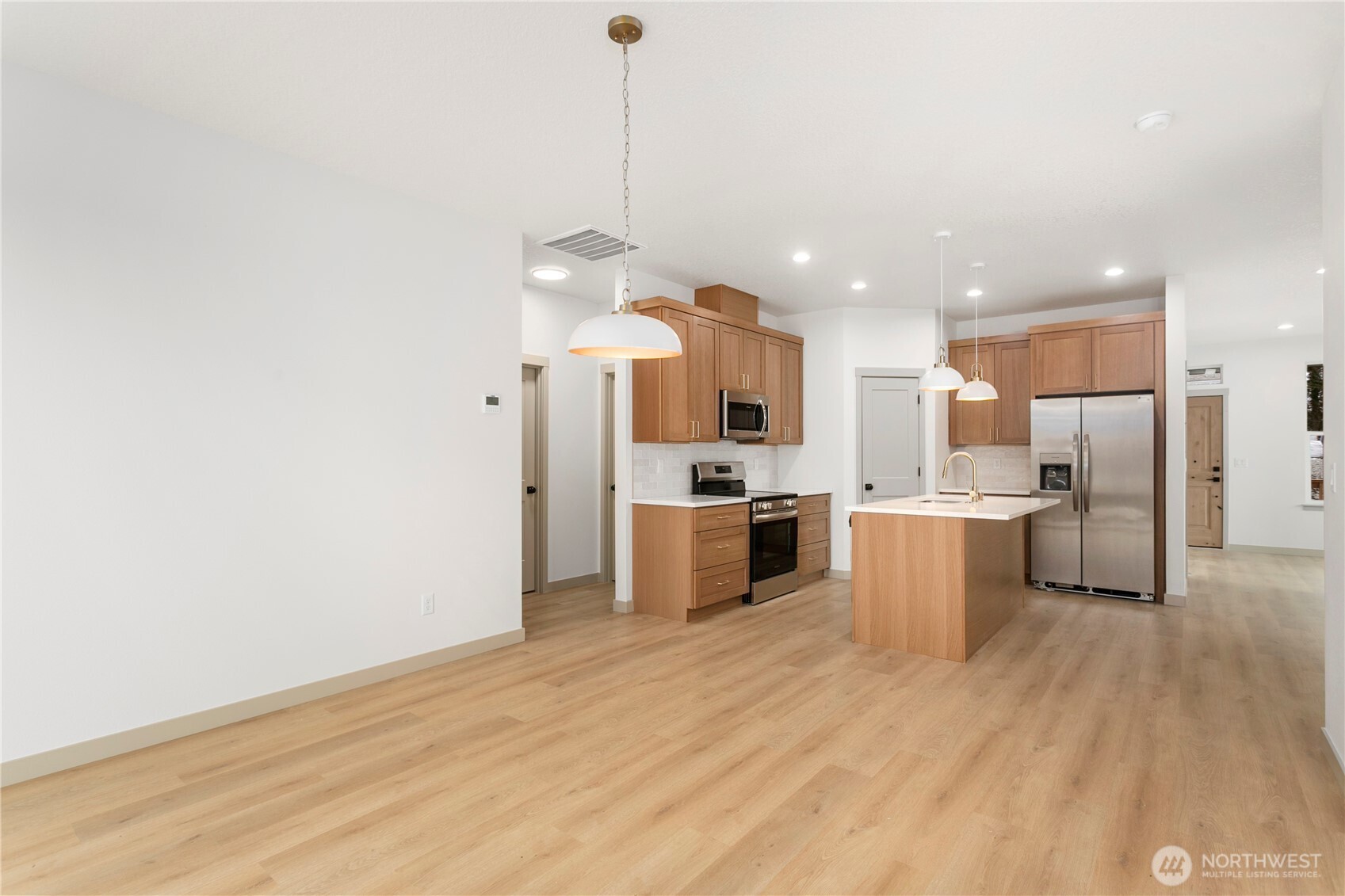 2333 West Castleman Street Longview, WA 98632 - Photo 14 of 39 a open kitchen with stainless steel appliances granite countertop a sink a stove a refrigerator and island with wooden floor