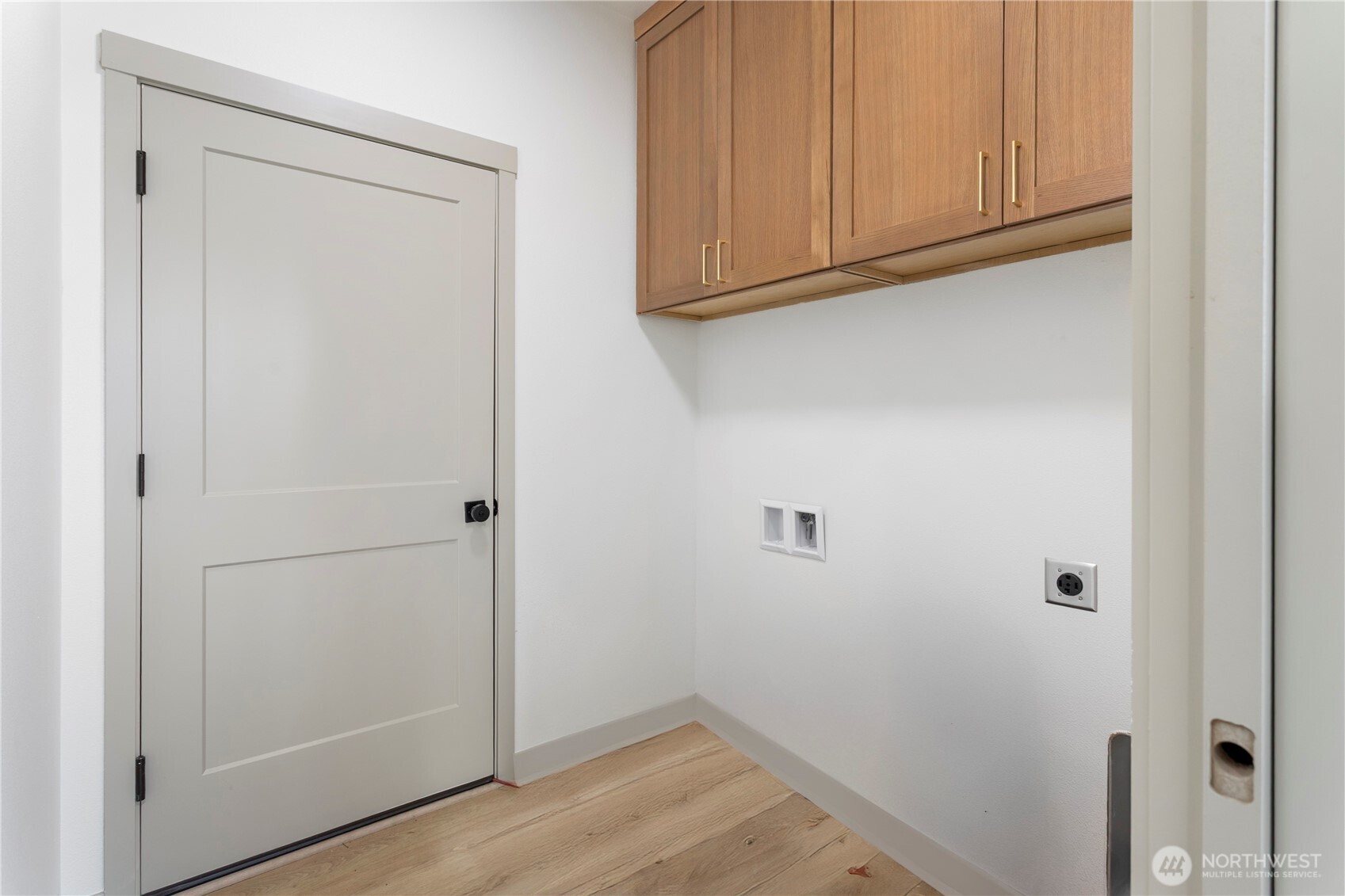 2333 West Castleman Street Longview, WA 98632 - Photo 16 of 39 a view of cabinets