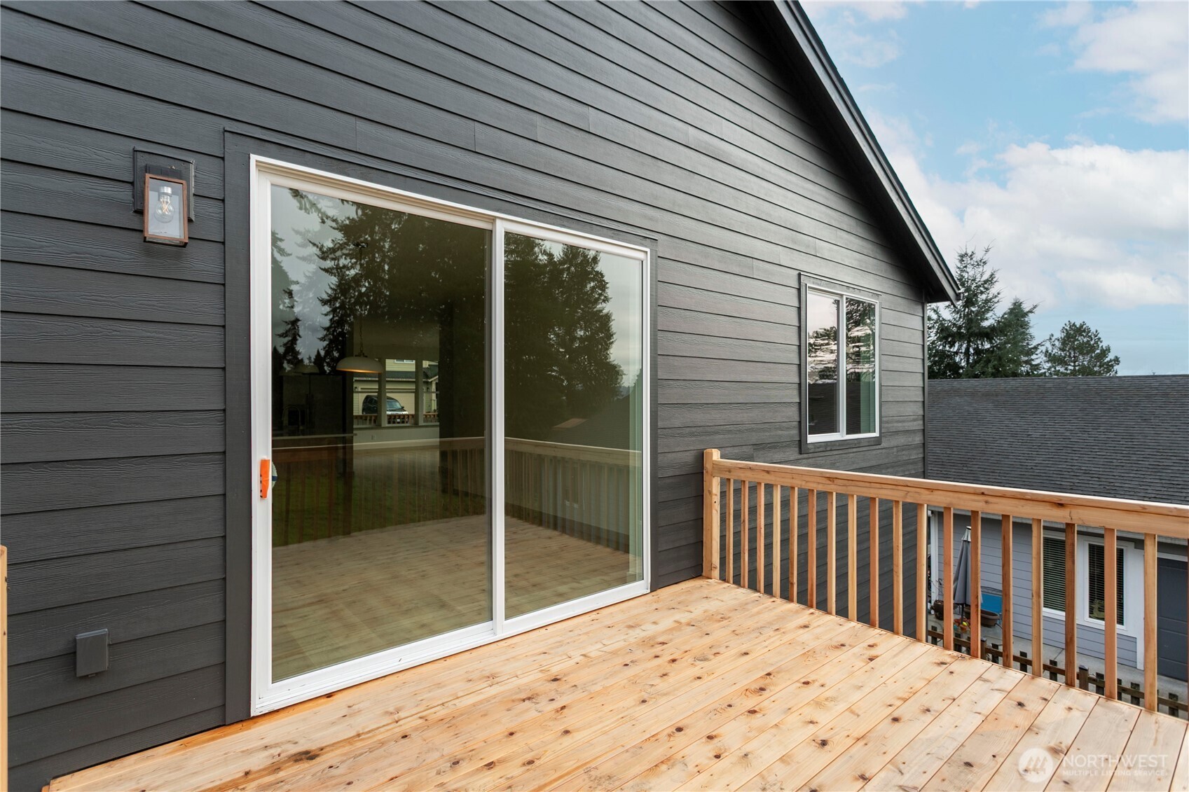 2333 West Castleman Street Longview, WA 98632 - Photo 30 of 39 a view of a balcony