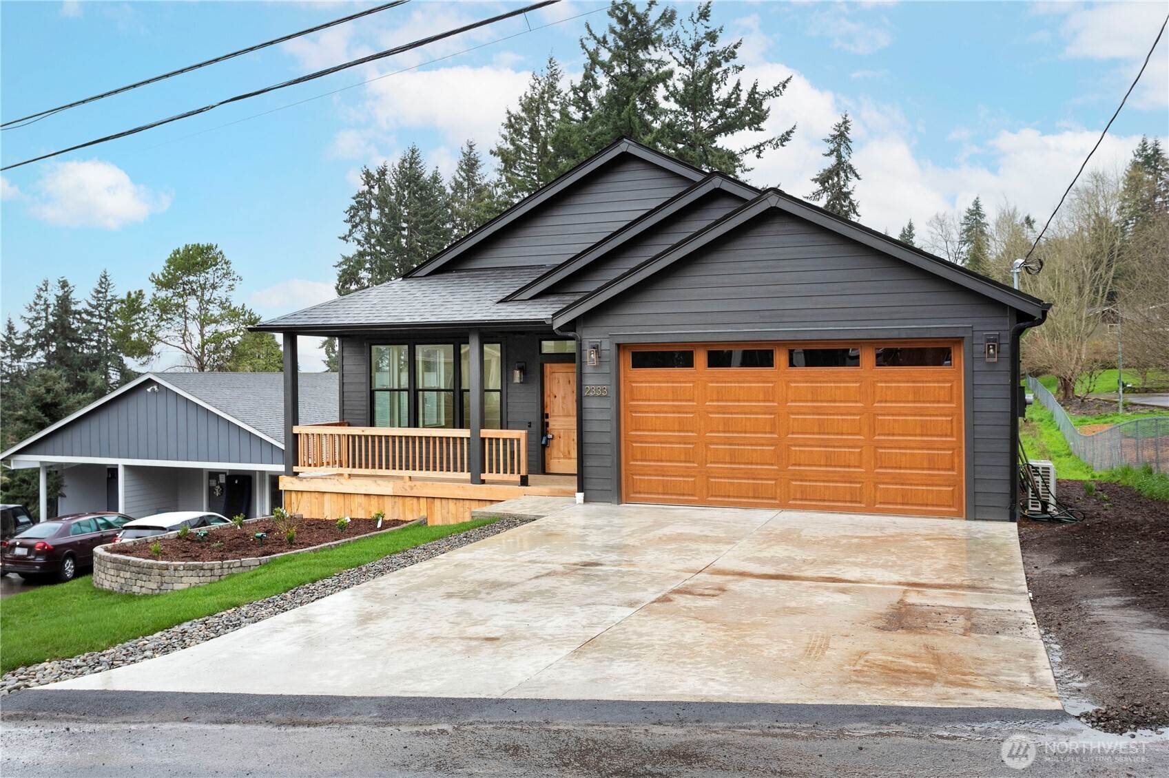 2333 West Castleman Street Longview, WA 98632 - Photo 33 of 39 a front view of a house with a yard and garage