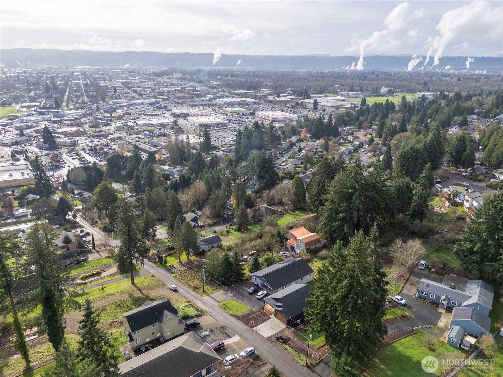 2333 West Castleman Street Longview, WA 98632 - Photo 4 of 39 an aerial view of multiple house
