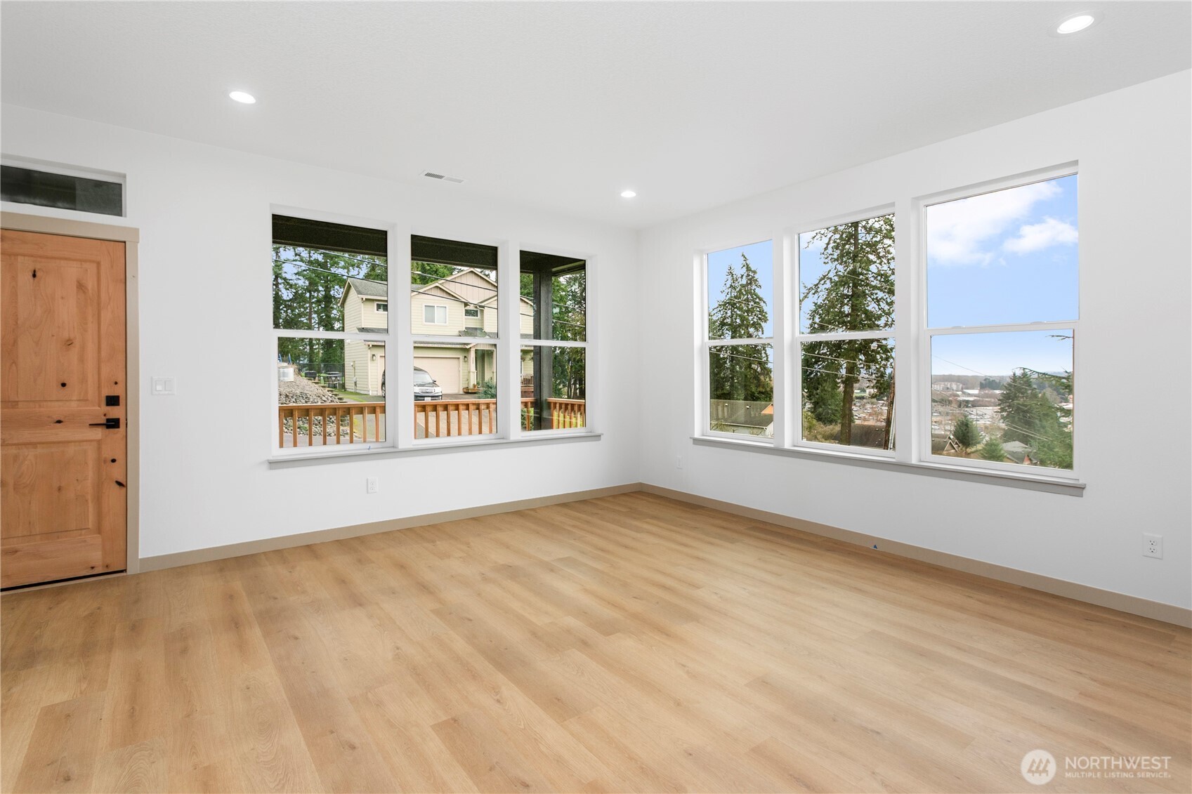 2333 West Castleman Street Longview, WA 98632 - Photo 5 of 39 a view of an empty room with a window