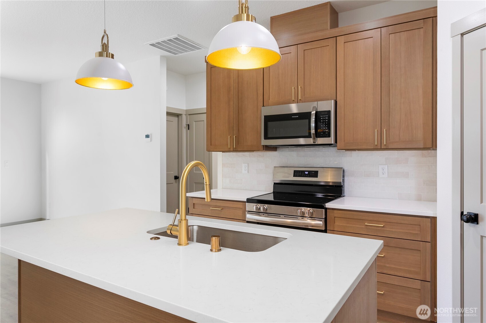 2333 West Castleman Street Longview, WA 98632 - Photo 8 of 39 a kitchen with a sink a stove and a microwave