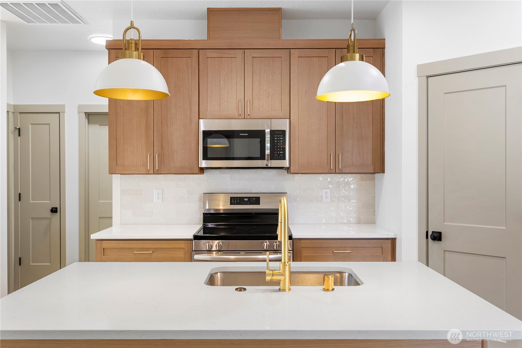 2333 West Castleman Street Longview, WA 98632 - Photo 8 of 37