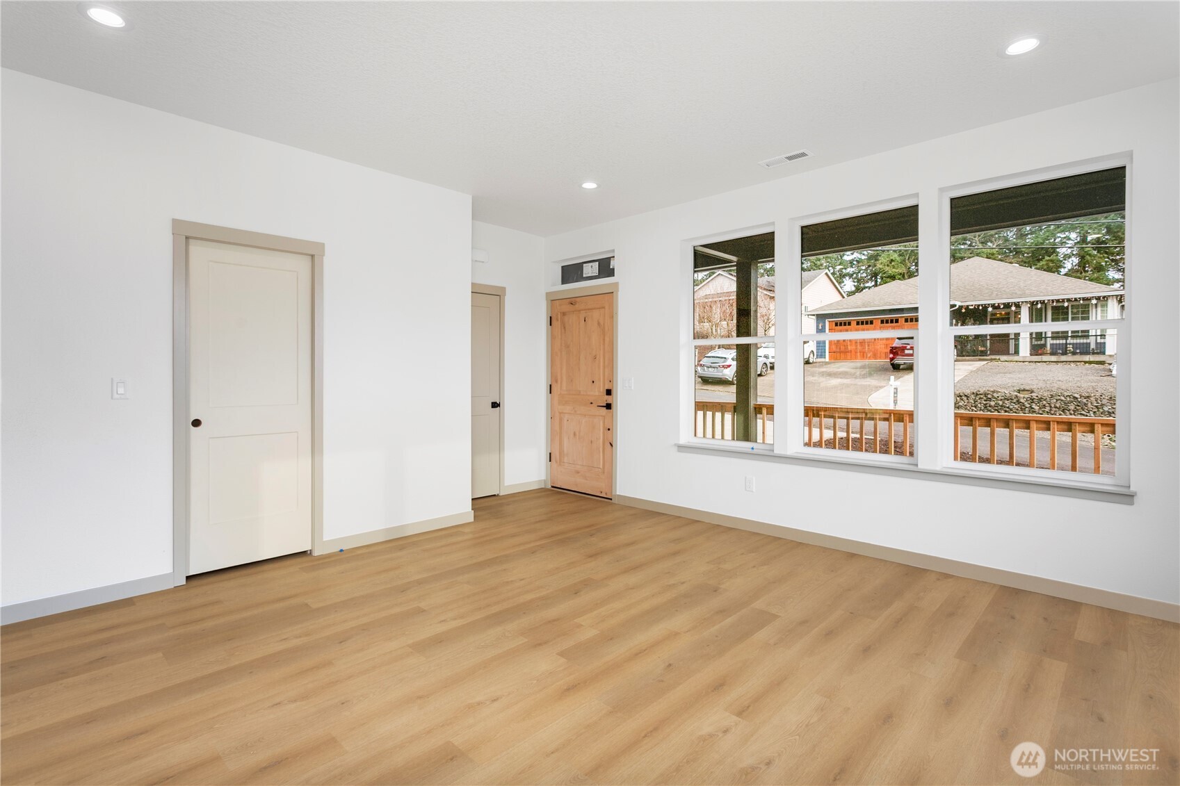 2333 West Castleman Street Longview, WA 98632 - Photo 9 of 39 a view of an empty room with glass door and balcony