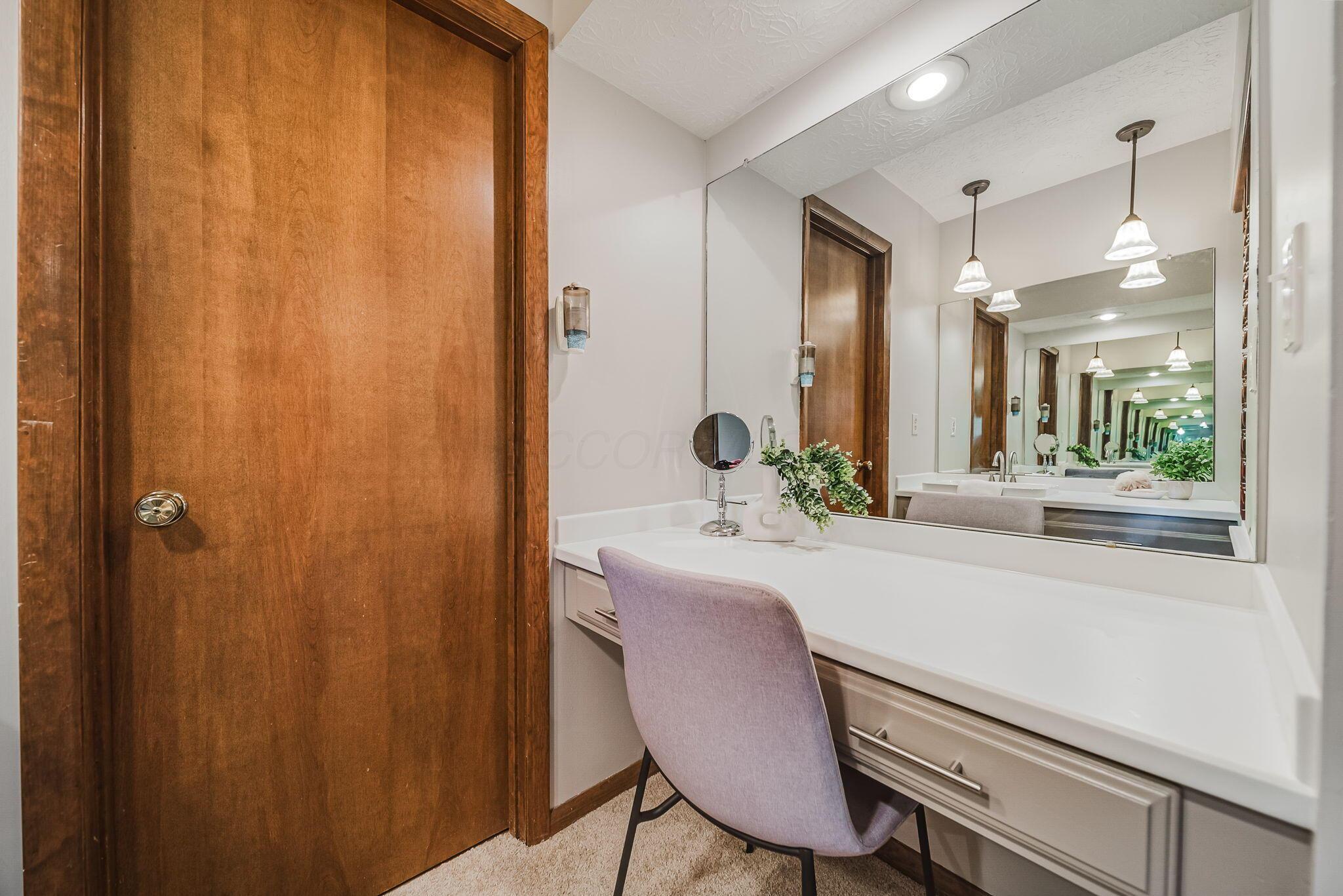 5256 Longrifle Road Westerville, OH 43081 - Photo 33 of 65 Primary Suite - Ensuite