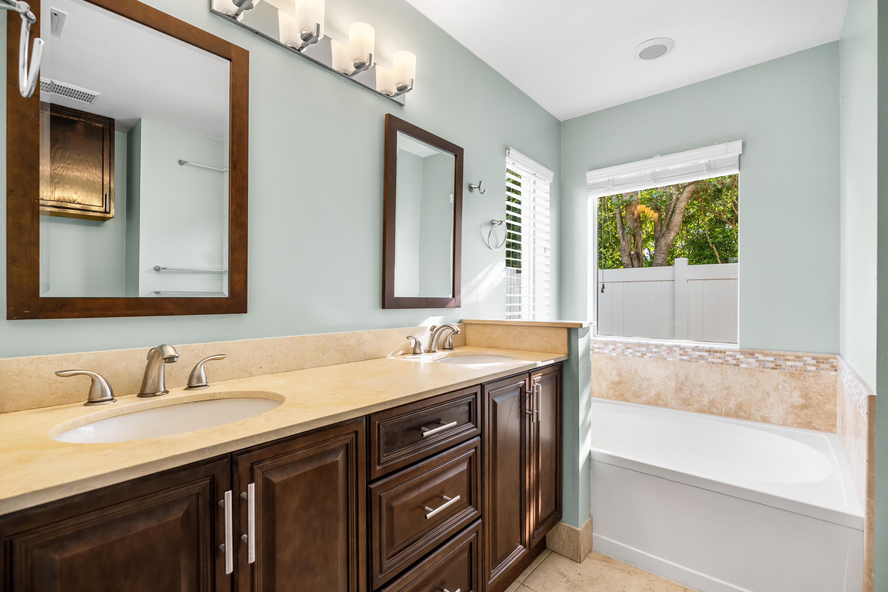 6118 Pompano Street Jupiter, FL 33458 - Photo 22 of 43 DSC02996
