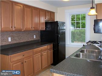 635 Crestview Road Philadelphia, PA 19128 - Photo 8 of 11 Kitchen