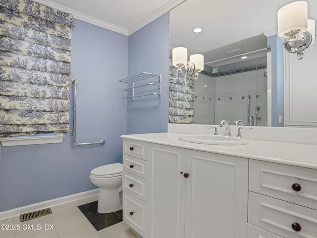 a view of empty room with window