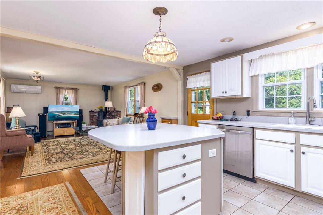 20 Watchaug Lane Charlestown, RI 02813 - Photo 5 of 42 Corian Countertops