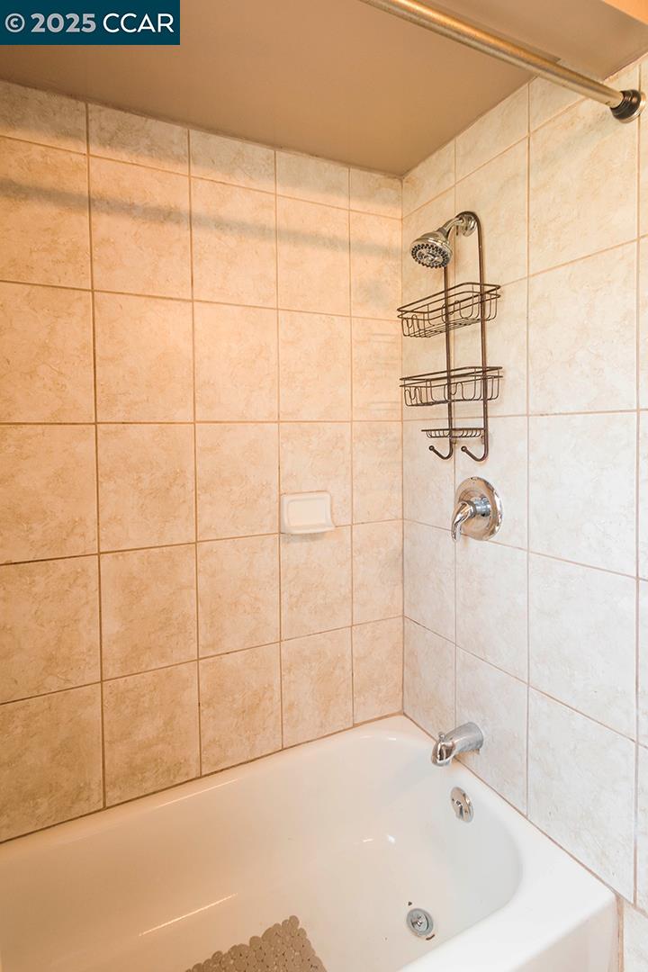 2007 57th Avenue Oakland, CA 94621 - Photo 15 of 33