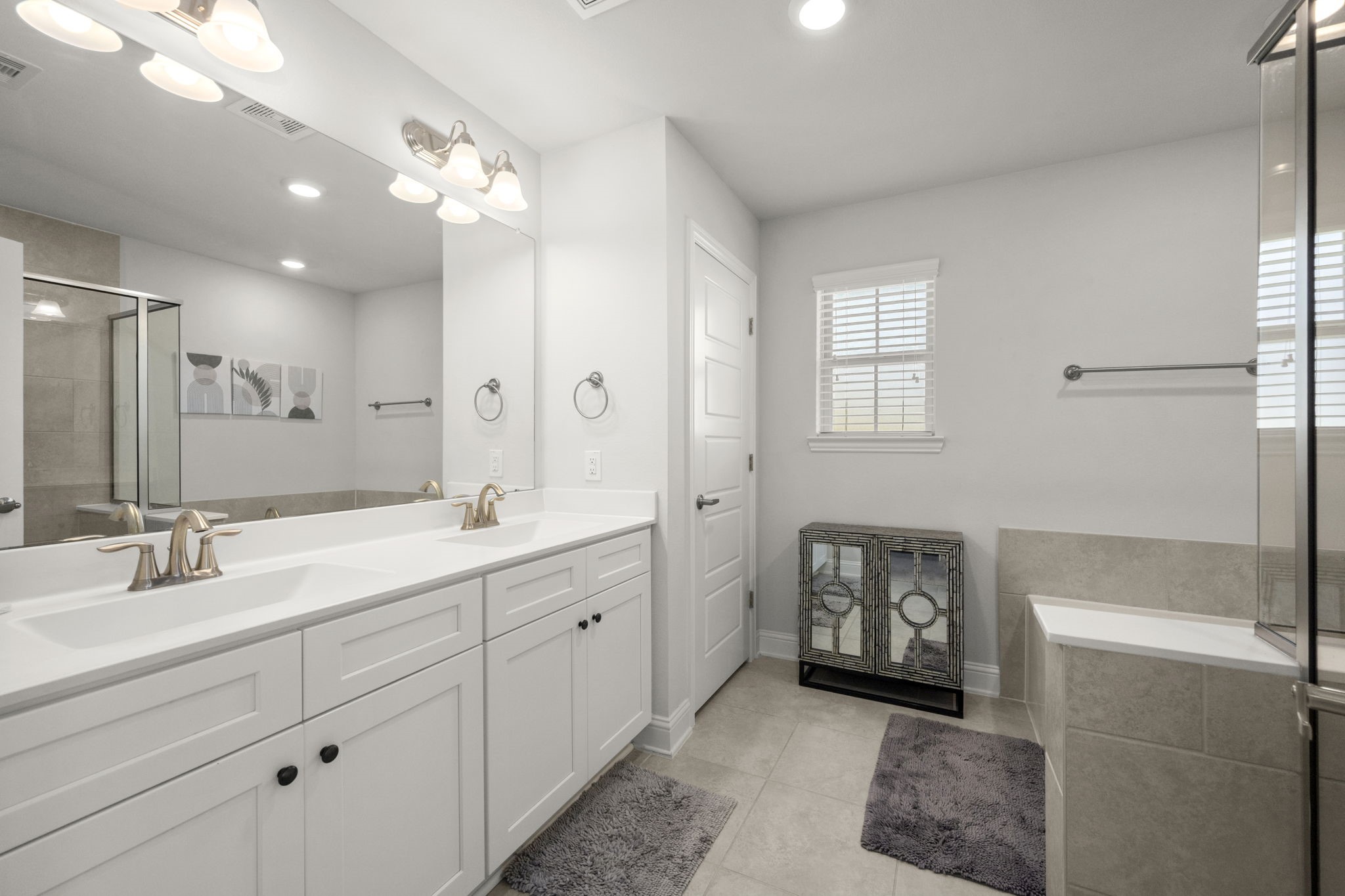 10203 Whitney Reach Drive Rosharon, TX 77583 - Photo 22 of 25 Primary Bath! Nice and Clean!